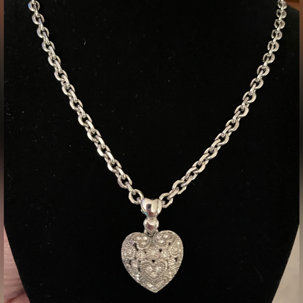 Heart ❤️ Pendant & Rhinestone fashion necklace 18”Nwot